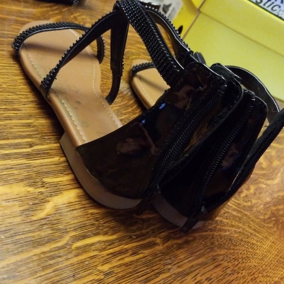 Sandals - Picture 2 of 3